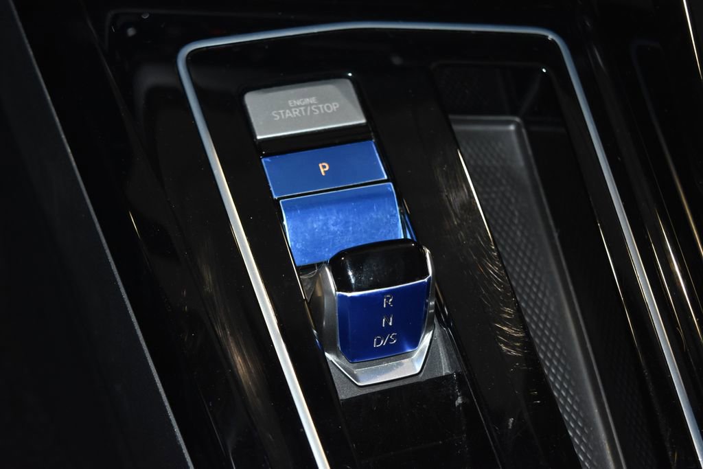 Certified 2023 Volkswagen Golf R 2.0T image 12