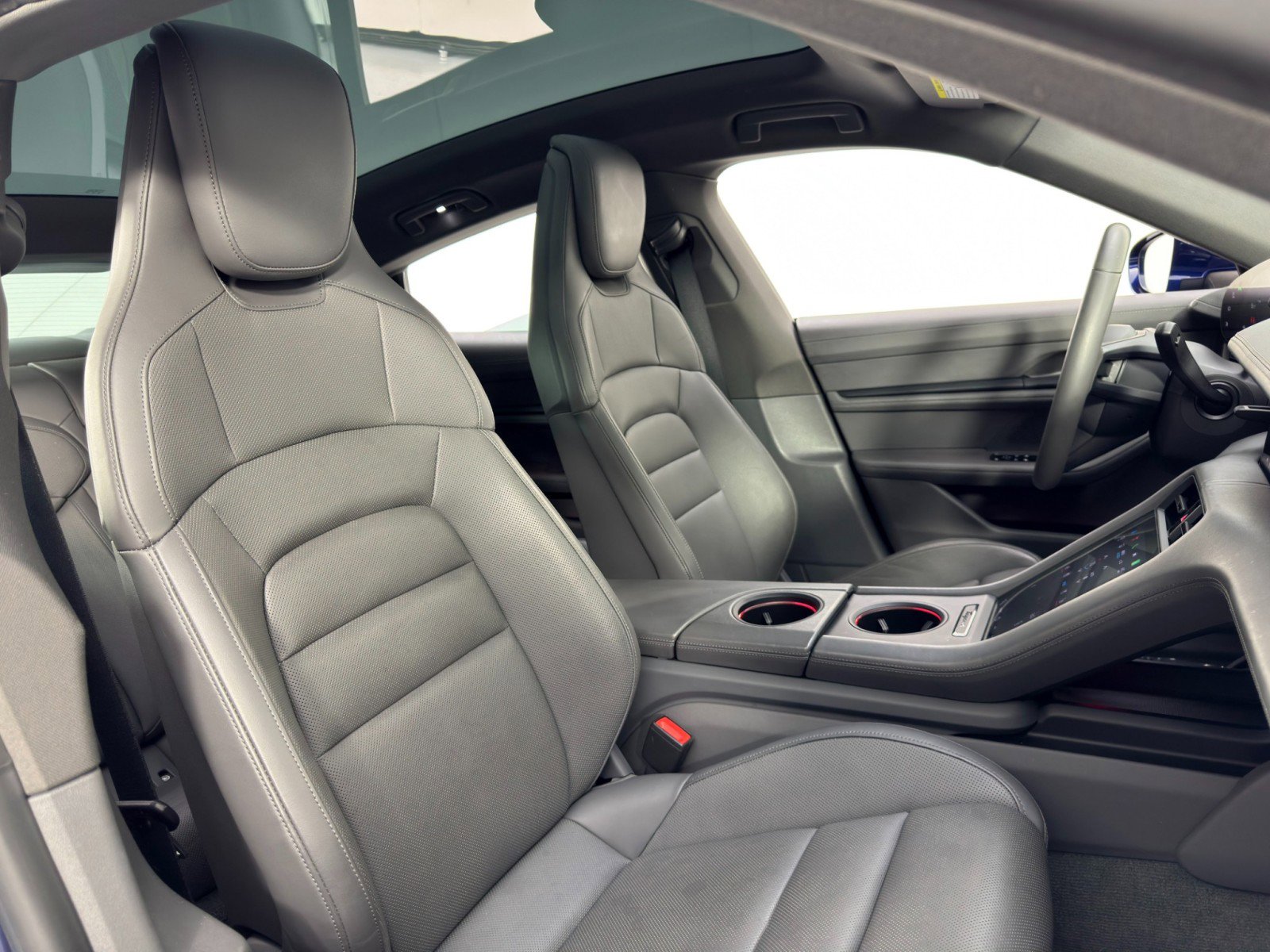 Used 2020 Porsche Taycan 4S w/ Premium Package image 40