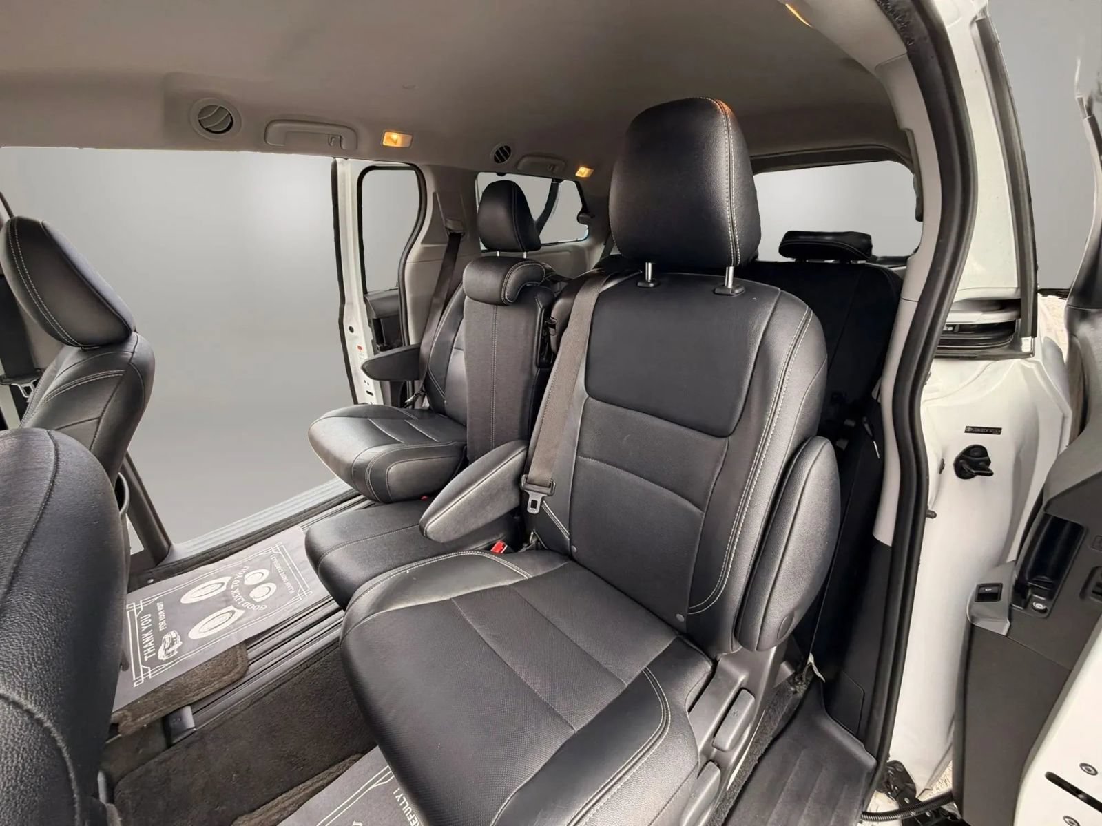 Used 2015 Toyota Sienna SE w/ SE Preferred Package FWD image 20