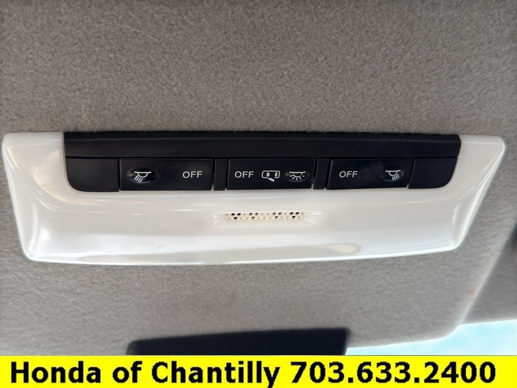 Used 2022 Nissan Kicks SR FWD image 16