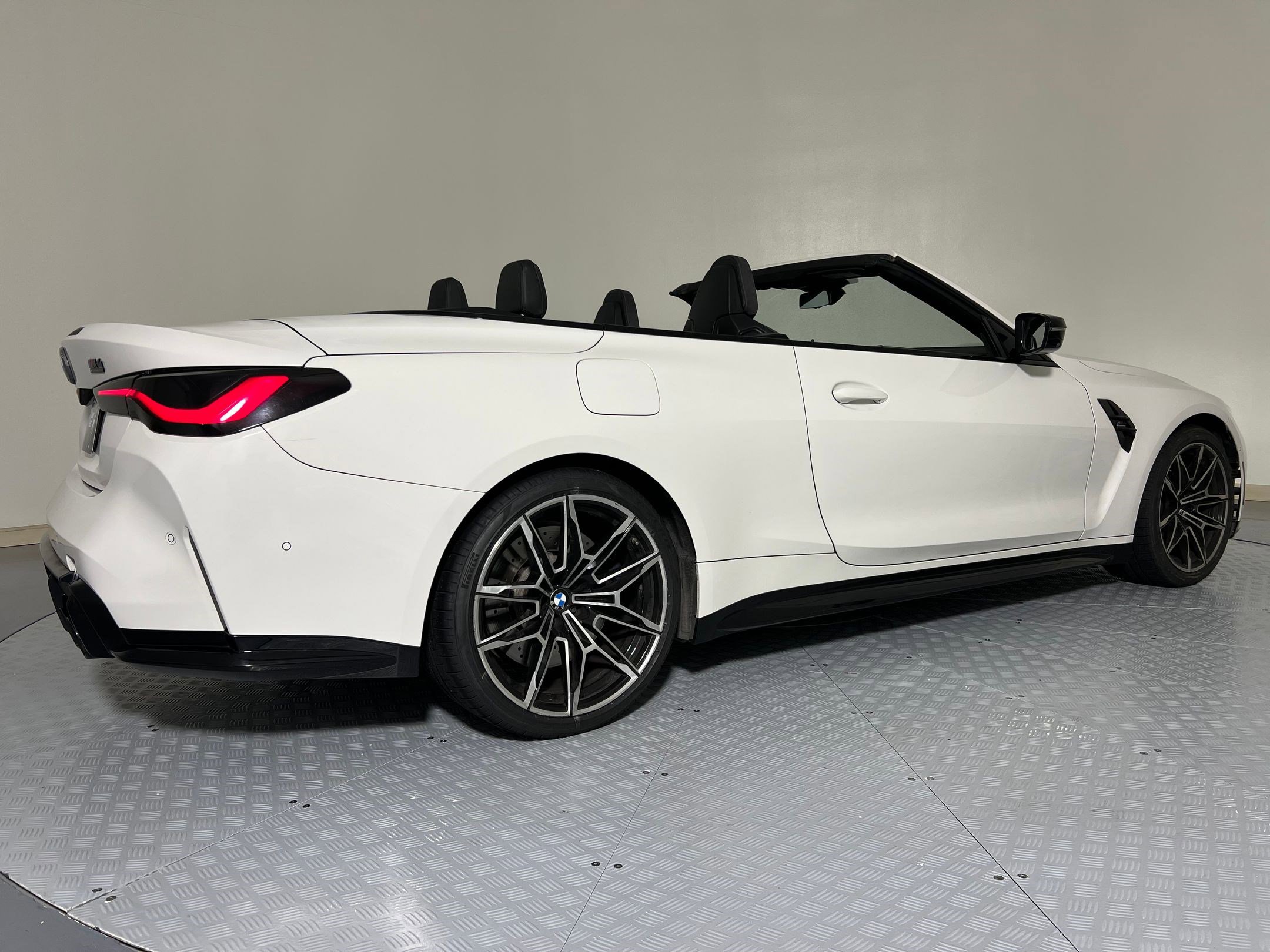 Used 2024 BMW M4 xDrive Competition image 9