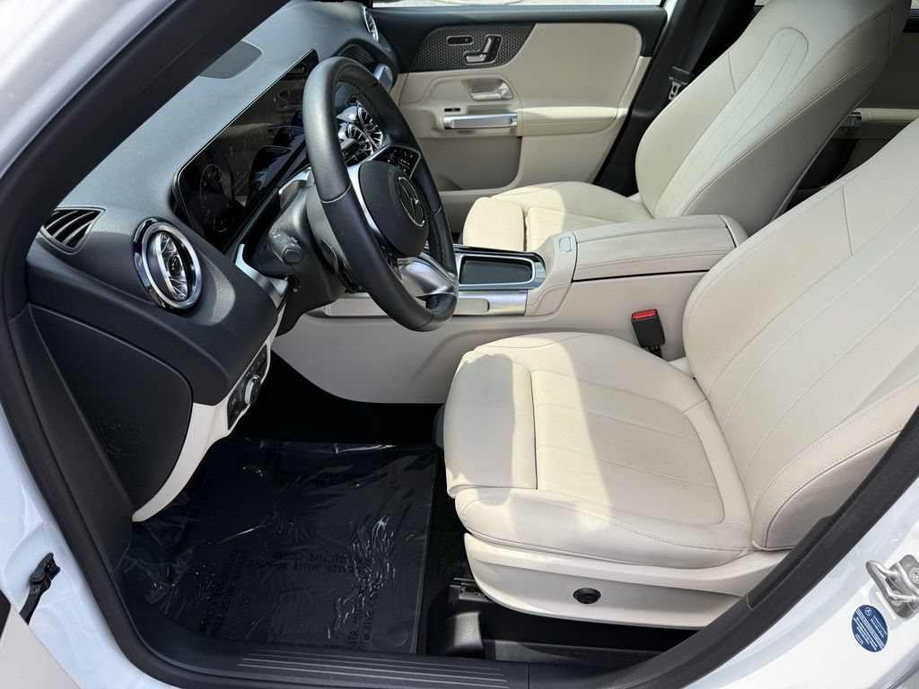 Certified 2025 Mercedes-Benz GLB 250 4MATIC image 9