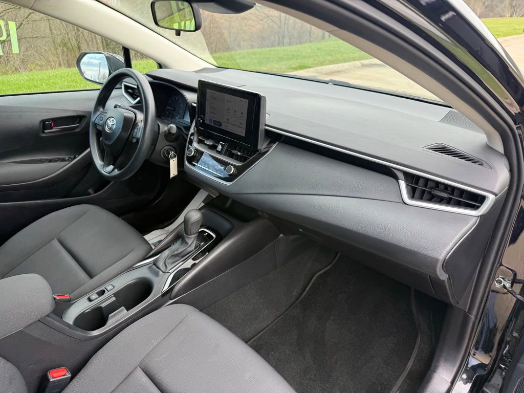 Used 2025 Toyota Corolla LE image 23