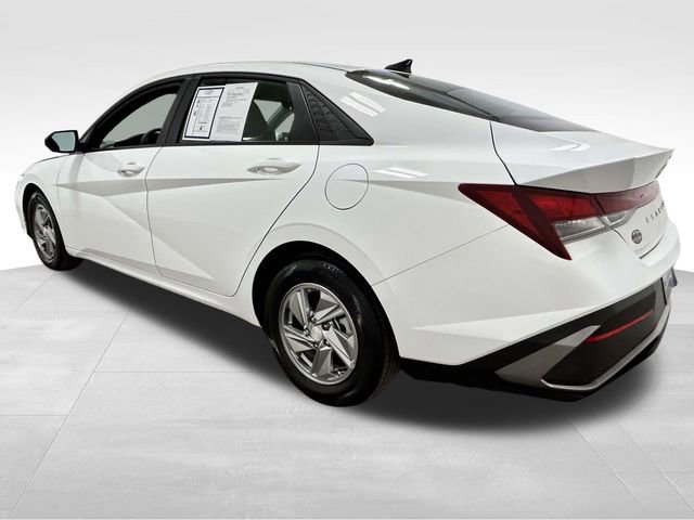 Certified 2025 Hyundai Elantra SE FWD image 5