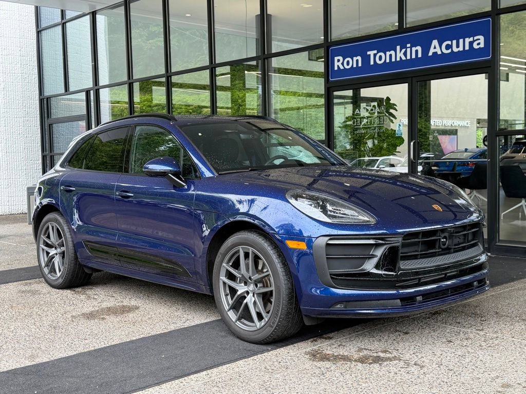 Used 2025 Porsche Macan Turbo AWD/4WD image 2