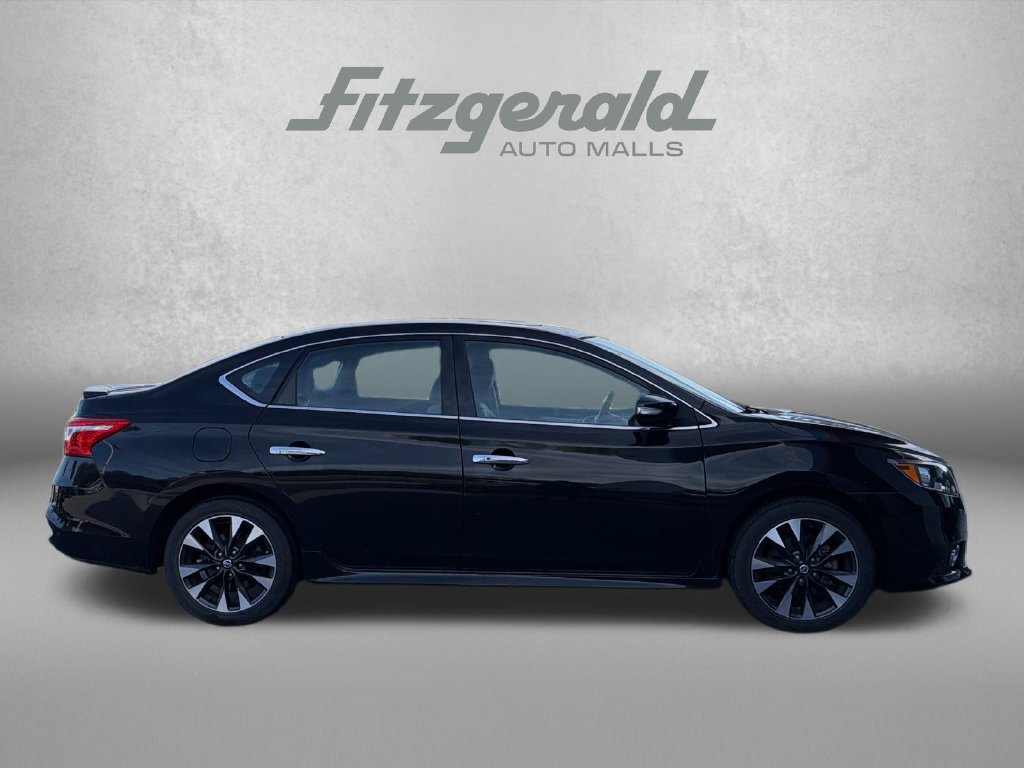 Used 2019 Nissan Sentra SR w/ Premium Package (SR) FWD image 9