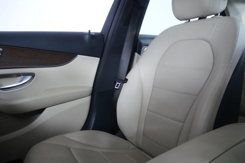Used 2019 Mercedes-Benz C 300 4MATIC Sedan image 22