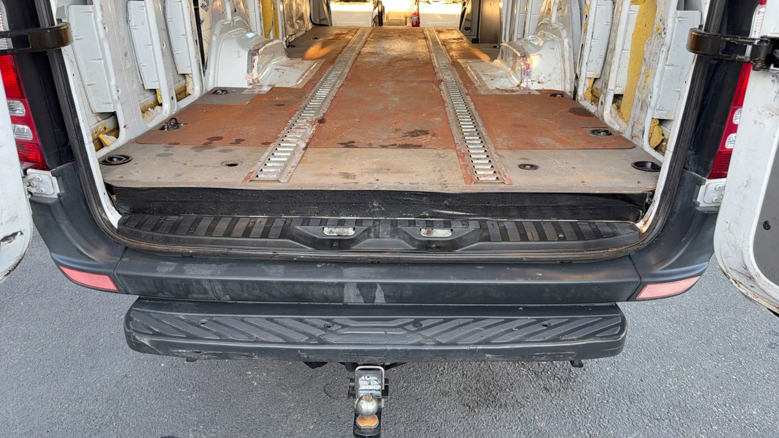 Used 2015 Mercedes-Benz Sprinter 3500 image 32