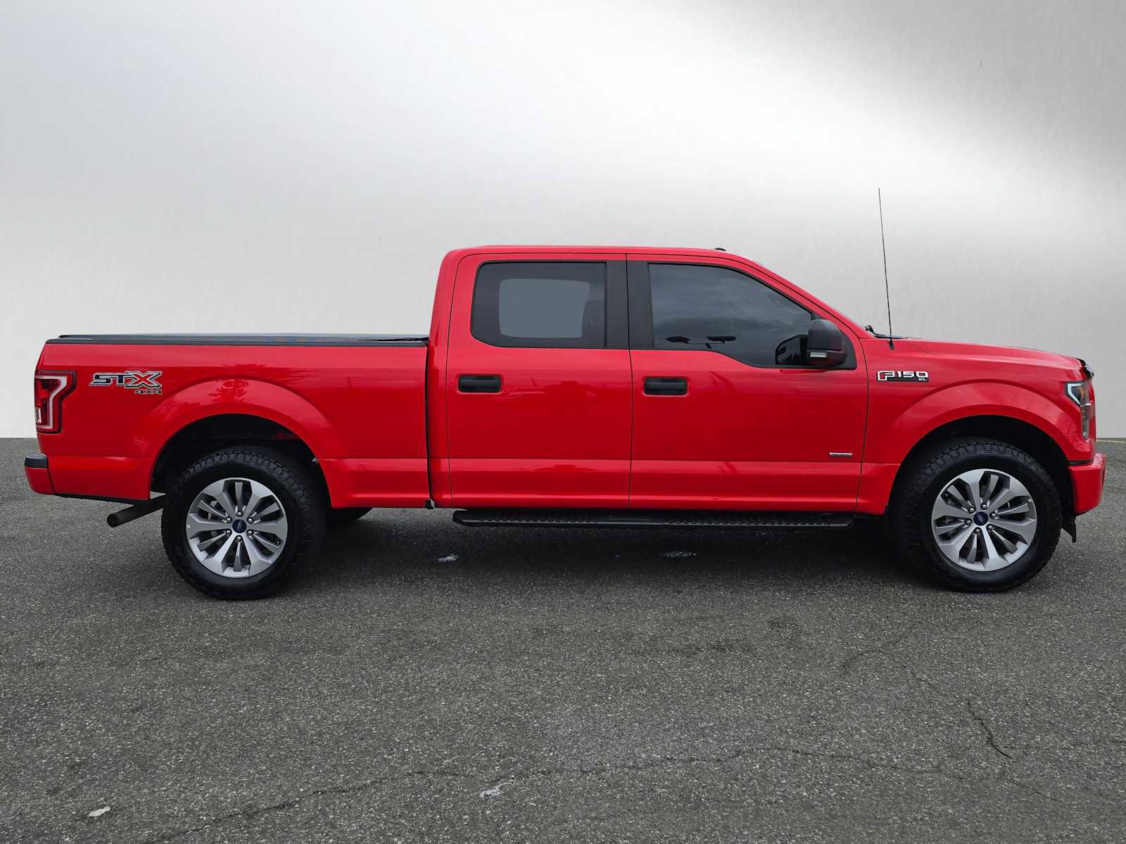Used 2017 Ford F150 XL w/ Equipment Group 101A Mid image 8