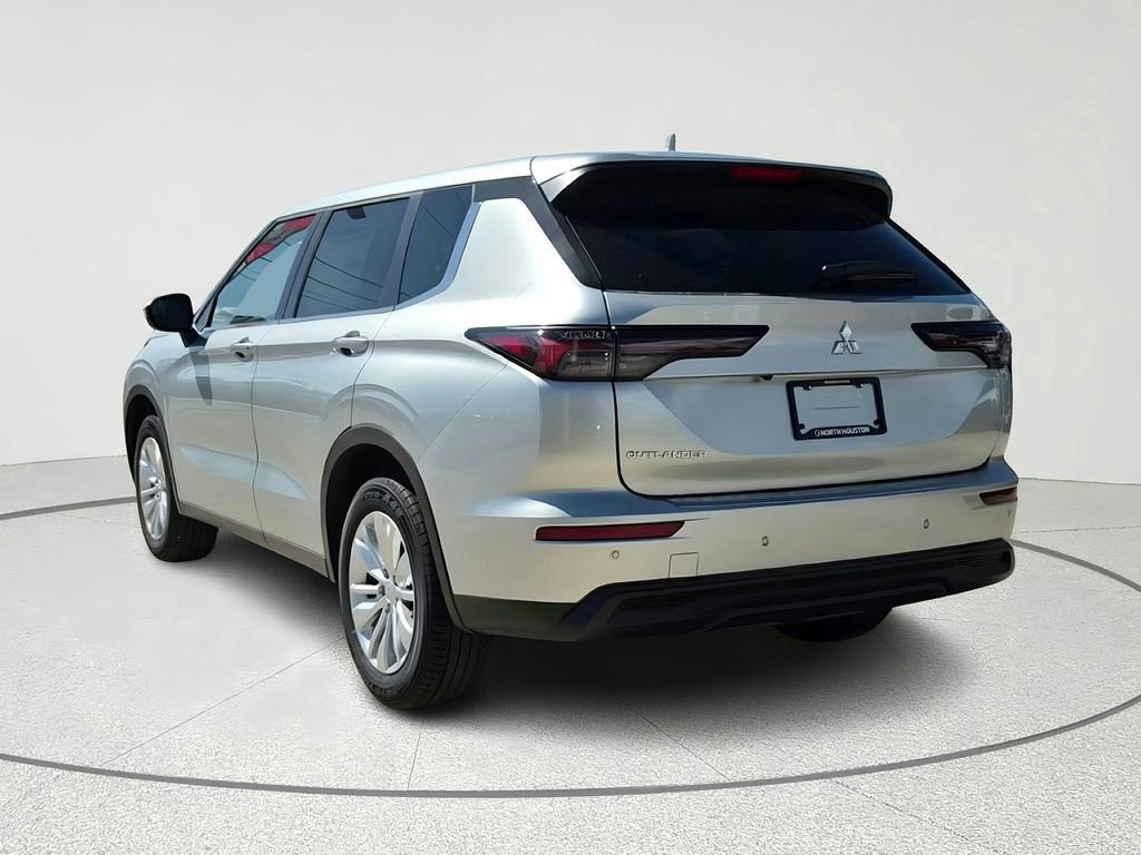 Used 2025 Mitsubishi Outlander ES image 7