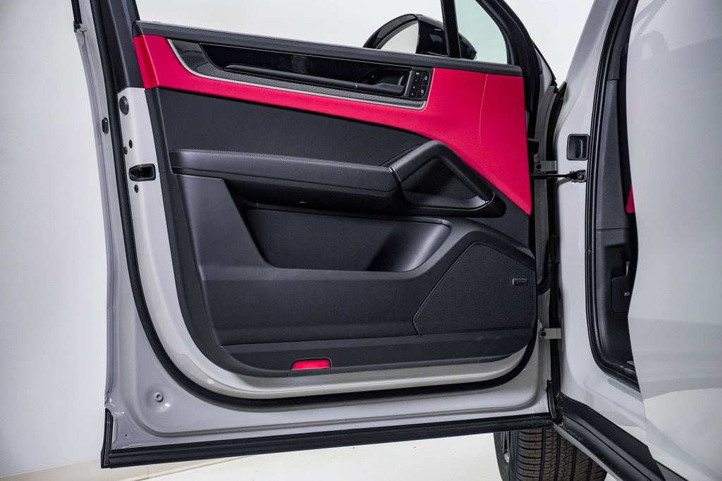 New 2026 Porsche Cayenne image 25