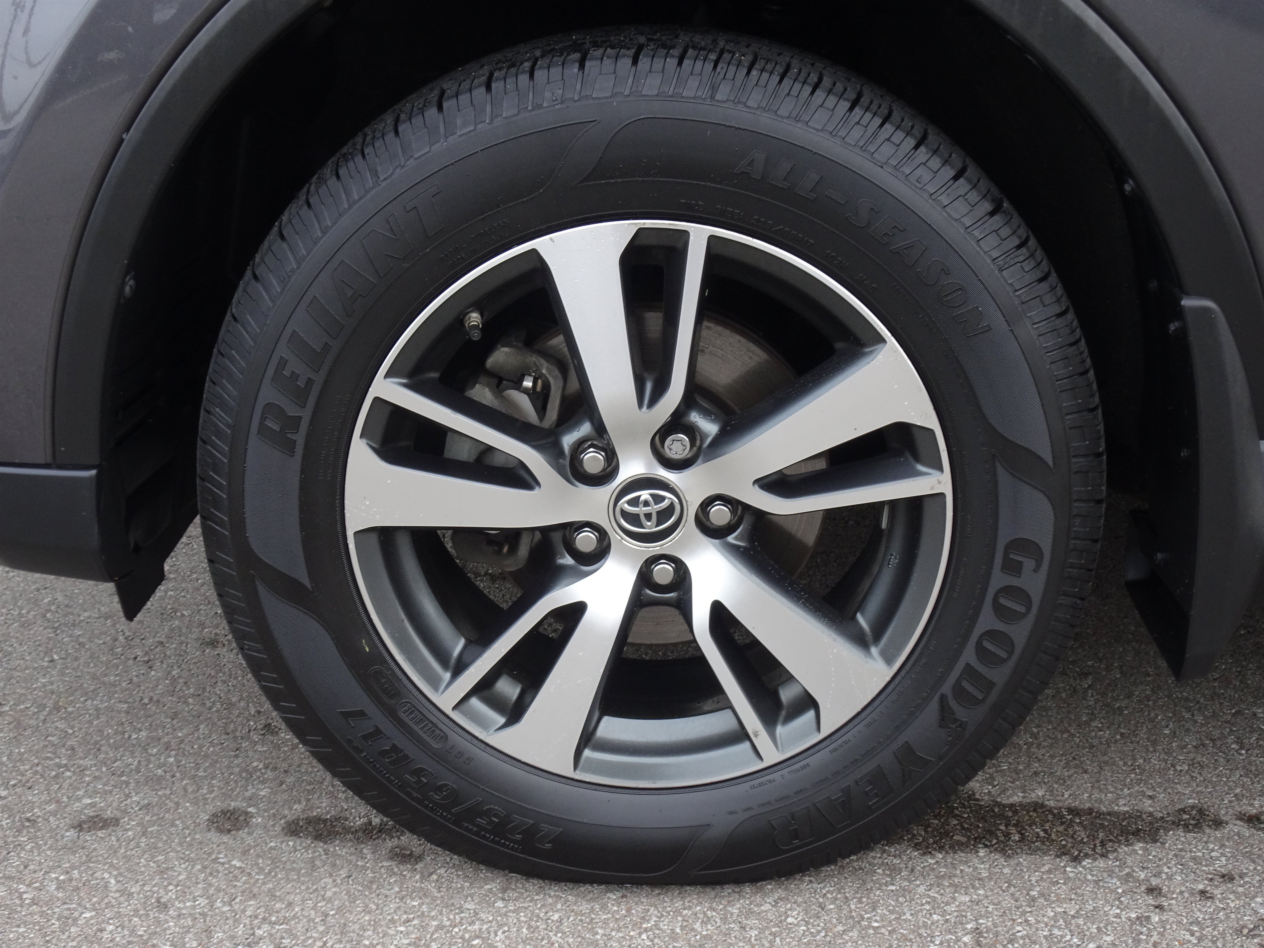 Used 2017 Toyota RAV4 XLE FWD image 27