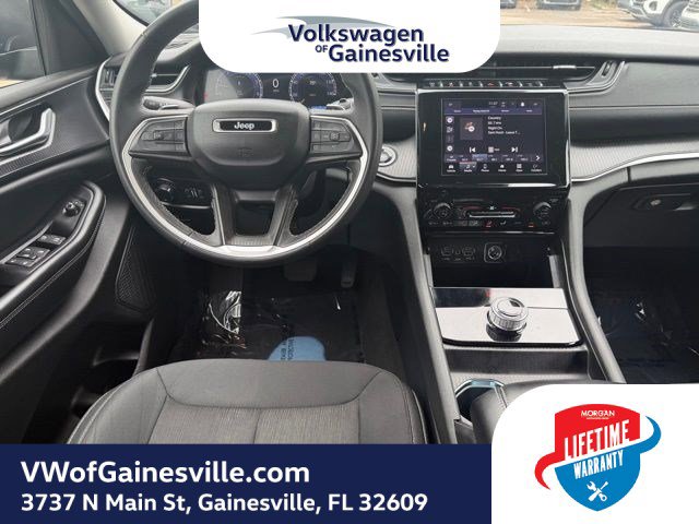 Used 2023 Jeep Grand Cherokee Laredo RWD image 16