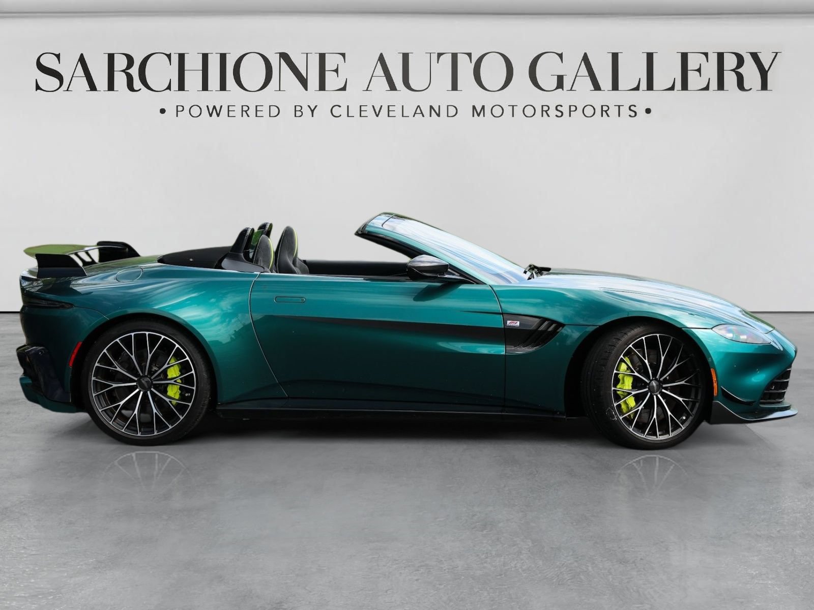 Used 2023 Aston Martin V8 Vantage Roadster RWD image 18