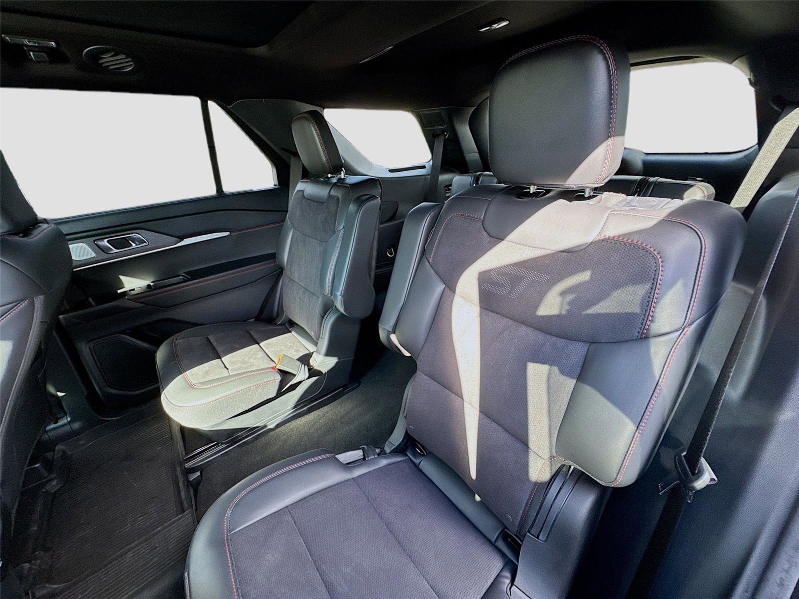 Used 2025 Ford Explorer ST image 24