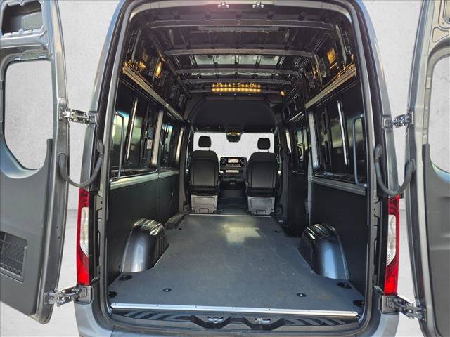 Used 2023 Mercedes-Benz Sprinter 2500 image 19