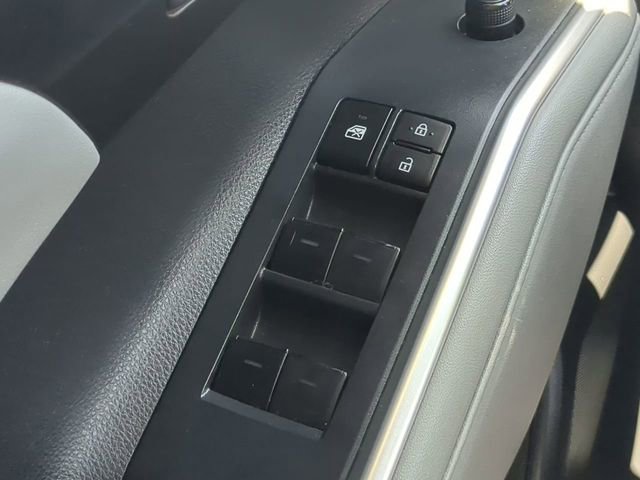 Used 2023 Toyota Highlander XLE image 24