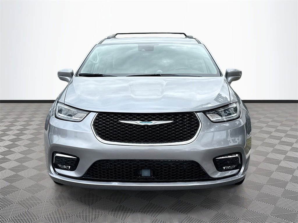 Used 2021 Chrysler Pacifica Touring-L image 2