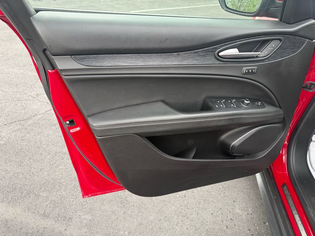 Used 2022 Alfa Romeo Stelvio Sprint image 9