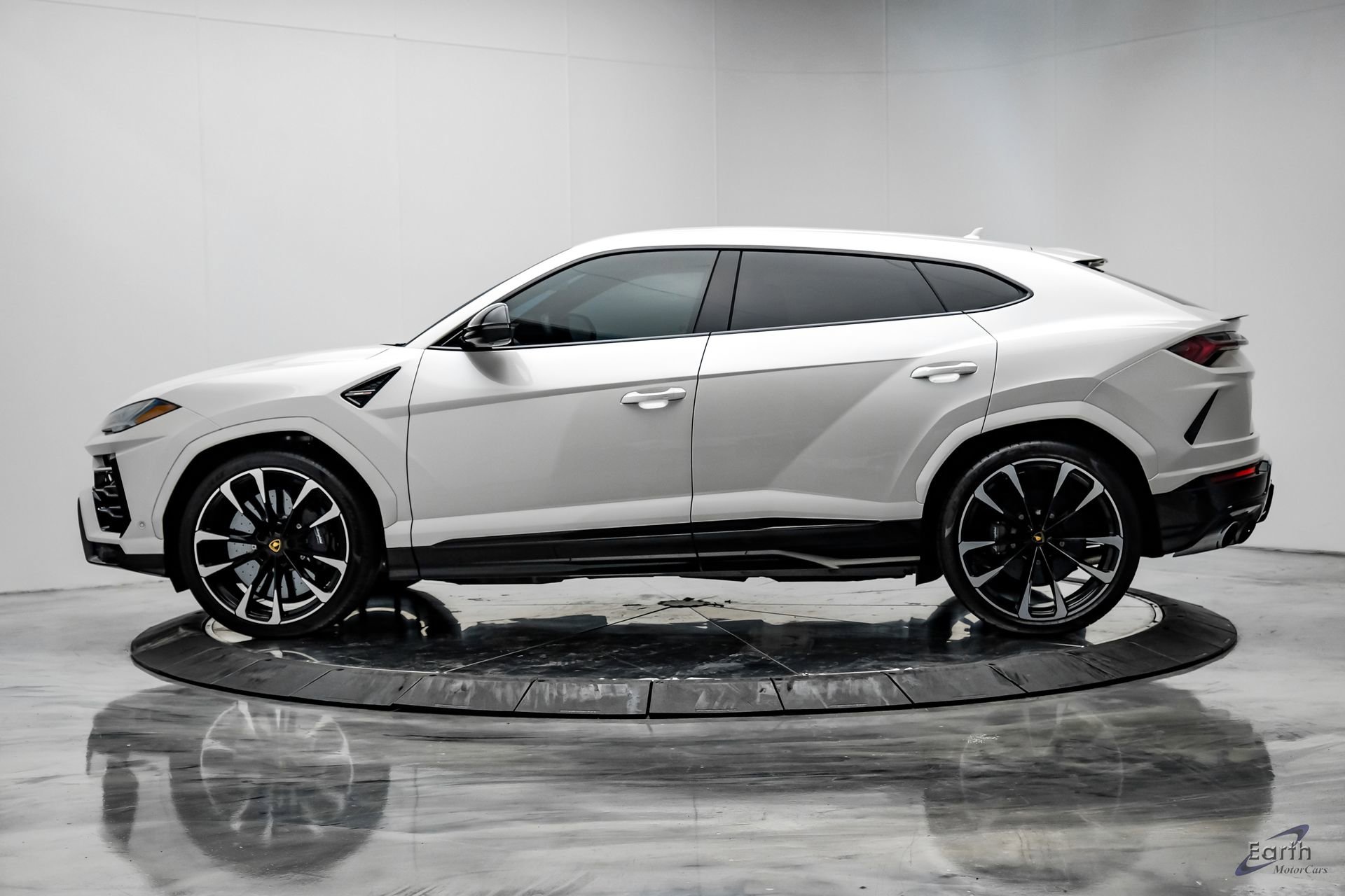 Used 2022 Lamborghini Urus AWD/4WD image 8