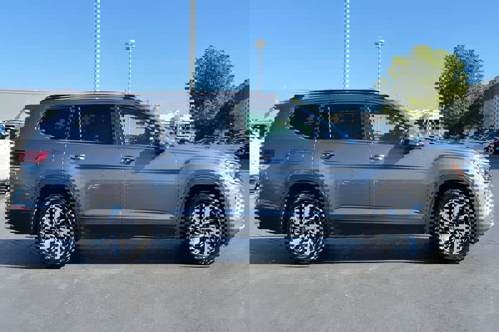 Used 2024 Volkswagen Atlas SE image 6