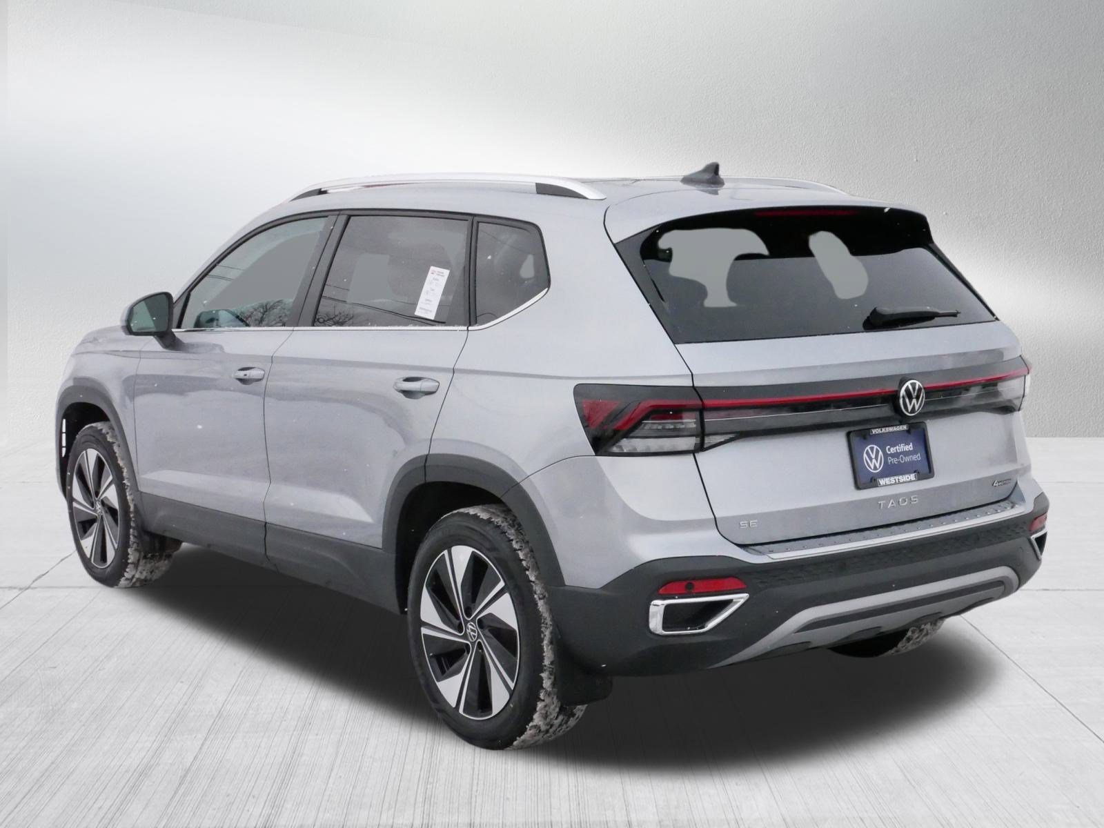 Certified 2025 Volkswagen Taos SE image 5