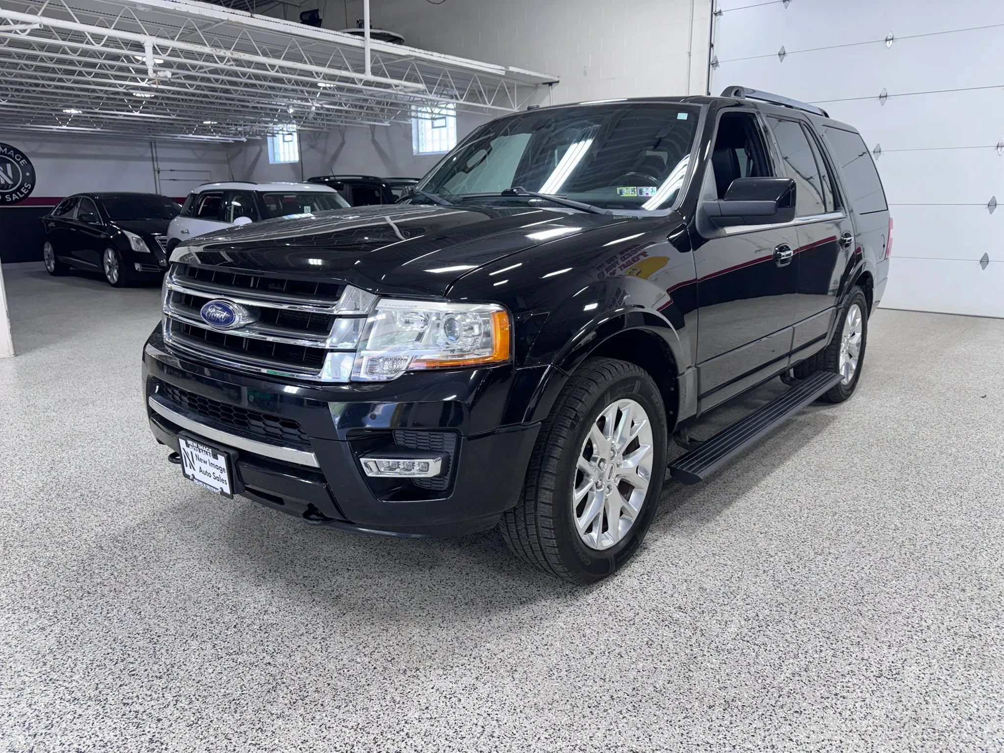 Used 2017 Ford Expedition Limited w/ Equipment Group 301A AWD/4WD image 7