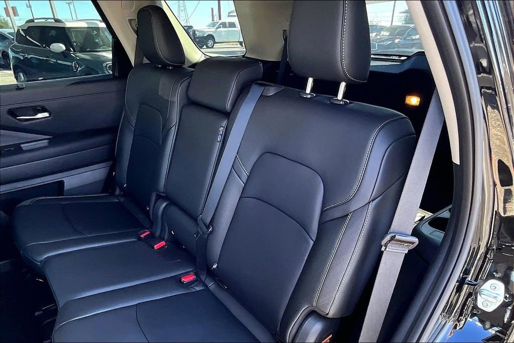 Used 2025 Nissan Pathfinder SL image 36