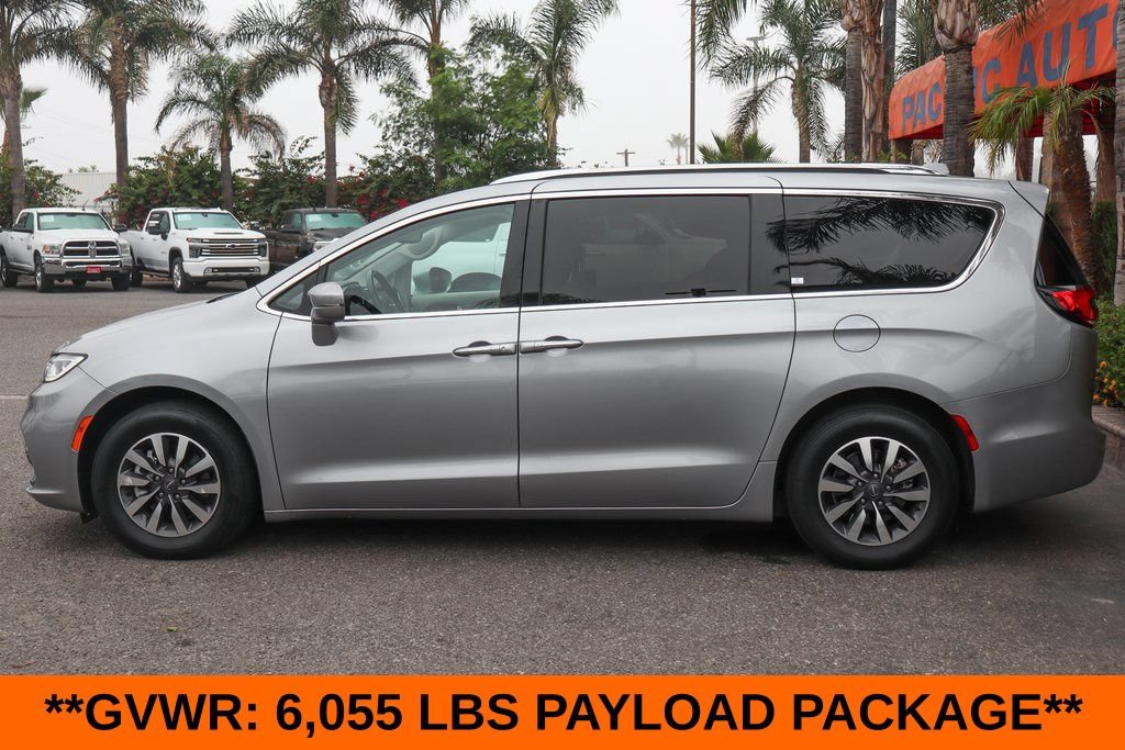 Used 2021 Chrysler Pacifica Touring-L FWD image 5