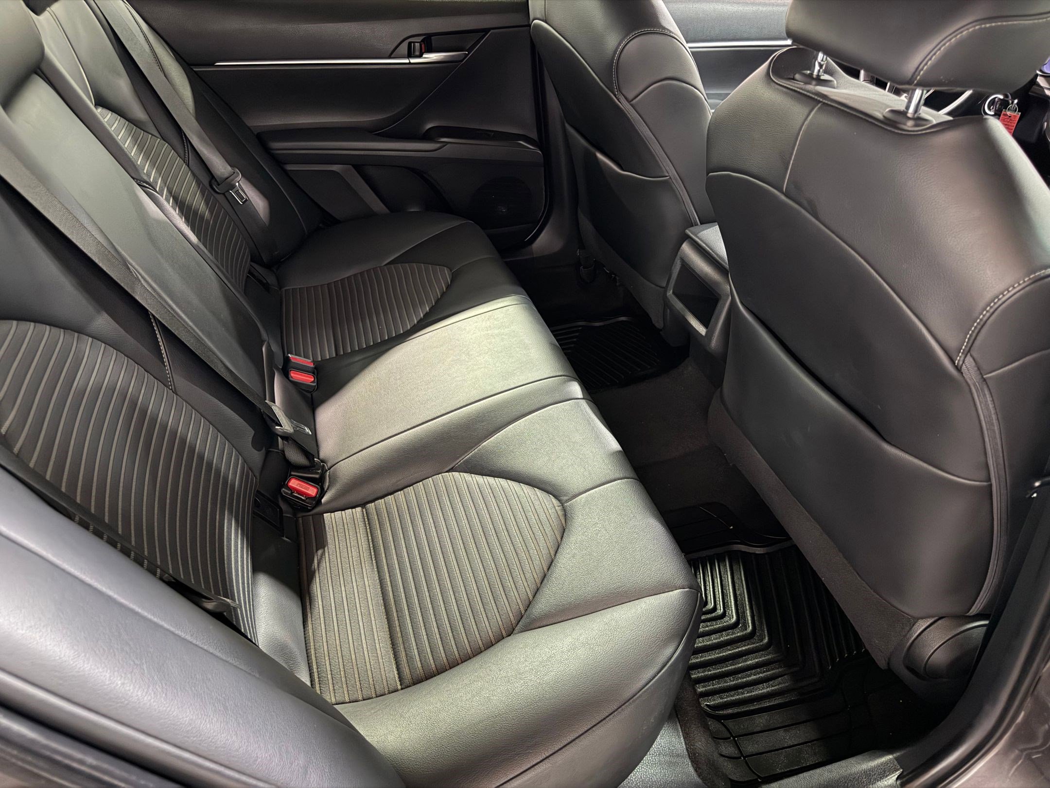 Used 2021 Toyota Camry SE image 33