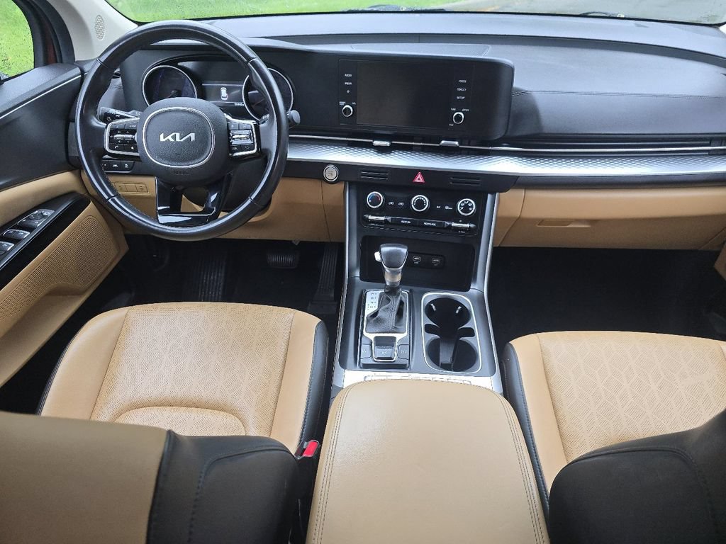 Used 2023 Kia Carnival LX FWD image 16