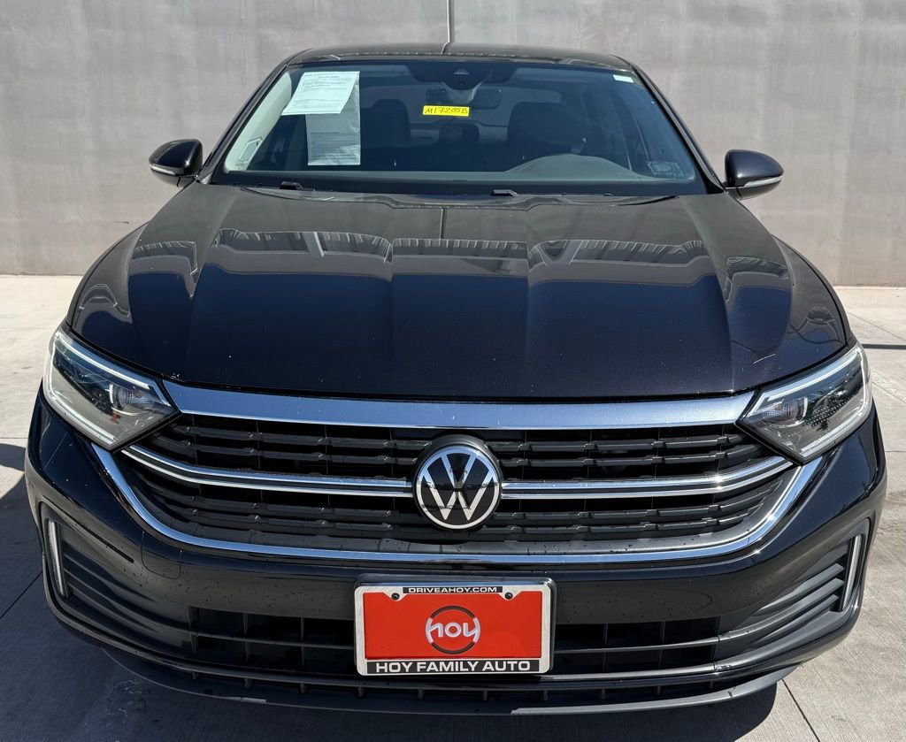 Used 2024 Volkswagen Jetta SEL FWD image 2