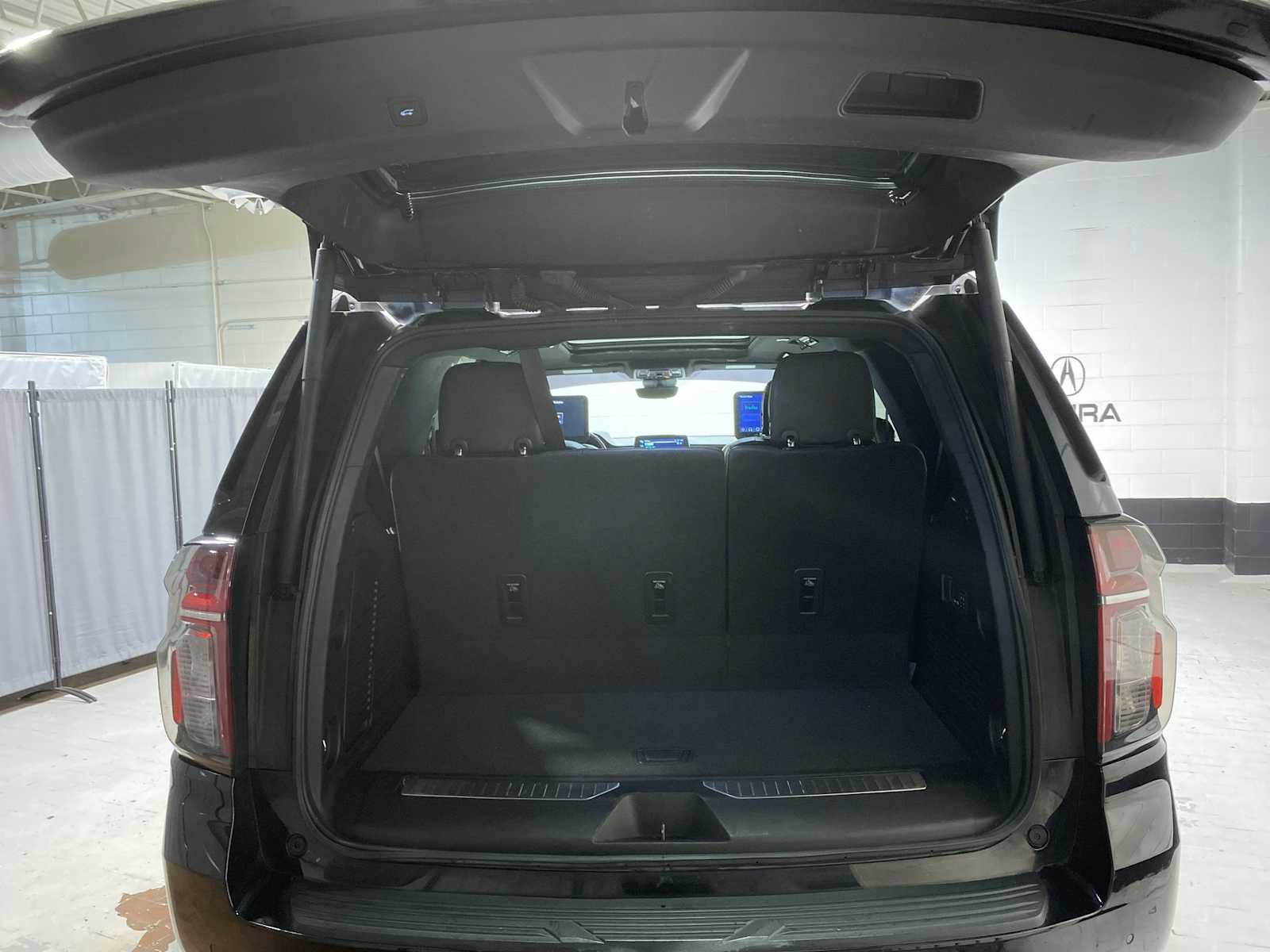 Used 2023 Chevrolet Tahoe High Country w/ Advanced Technology Package AWD/4WD image 19