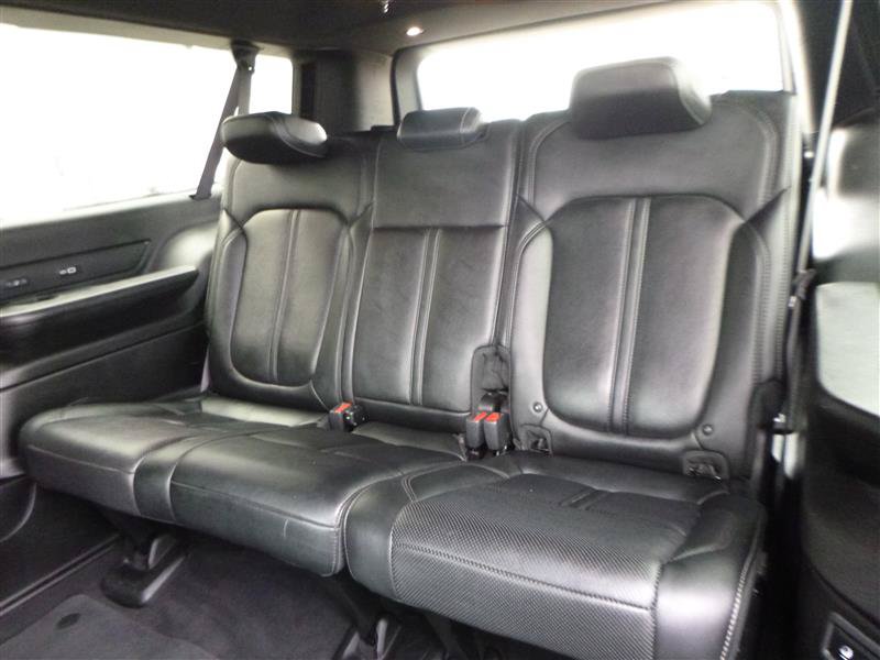 Used 2023 Jeep Wagoneer L Series II AWD/4WD image 8