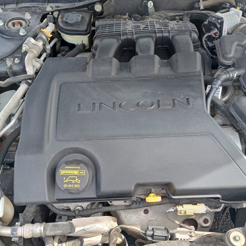 Used 2012 Lincoln MKZ image 25