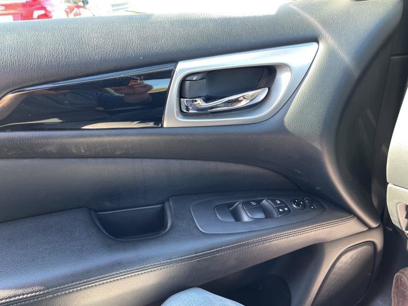 Used 2019 Nissan Pathfinder S AWD/4WD image 21