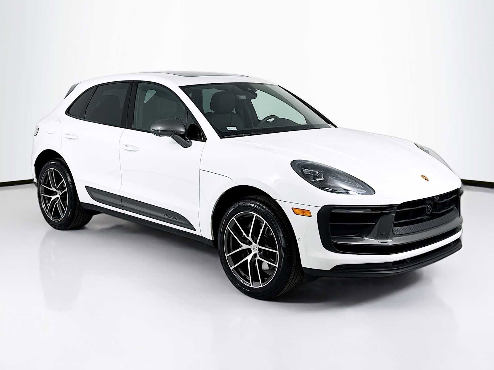 Certified 2025 Porsche Macan T image 7