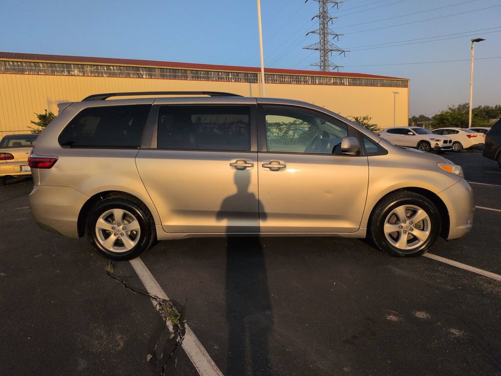 Used 2015 Toyota Sienna LE FWD image 7