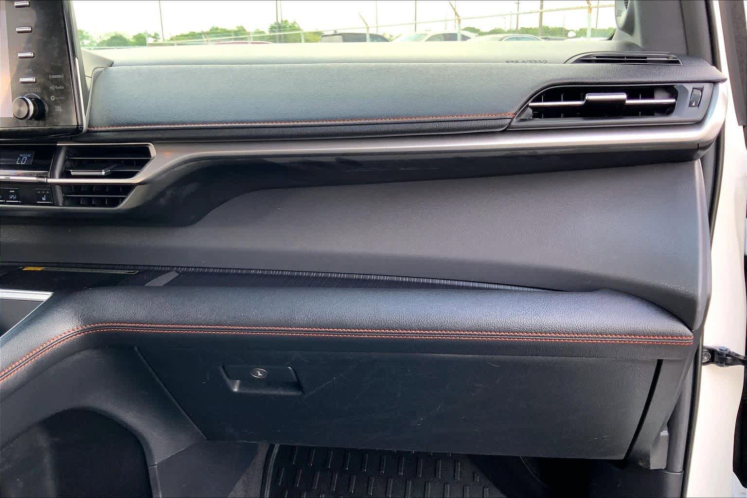 Used 2023 Toyota Sienna XSE w/ XSE Plus Package FWD image 18