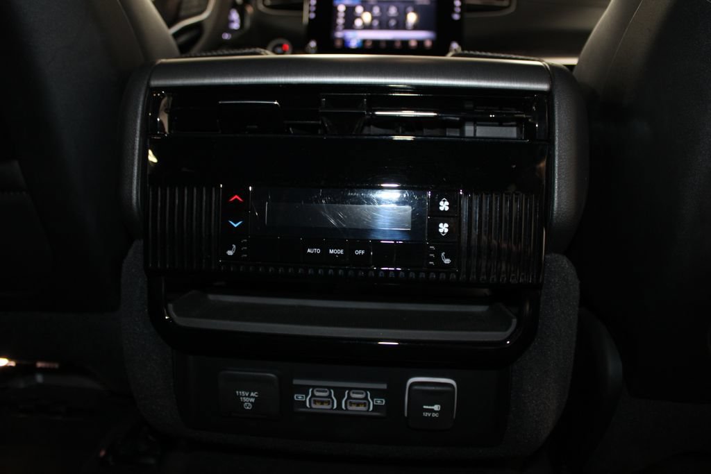 Used 2025 Jeep Wagoneer Series II w/ 8-Passenger Seating Package AWD/4WD image 31