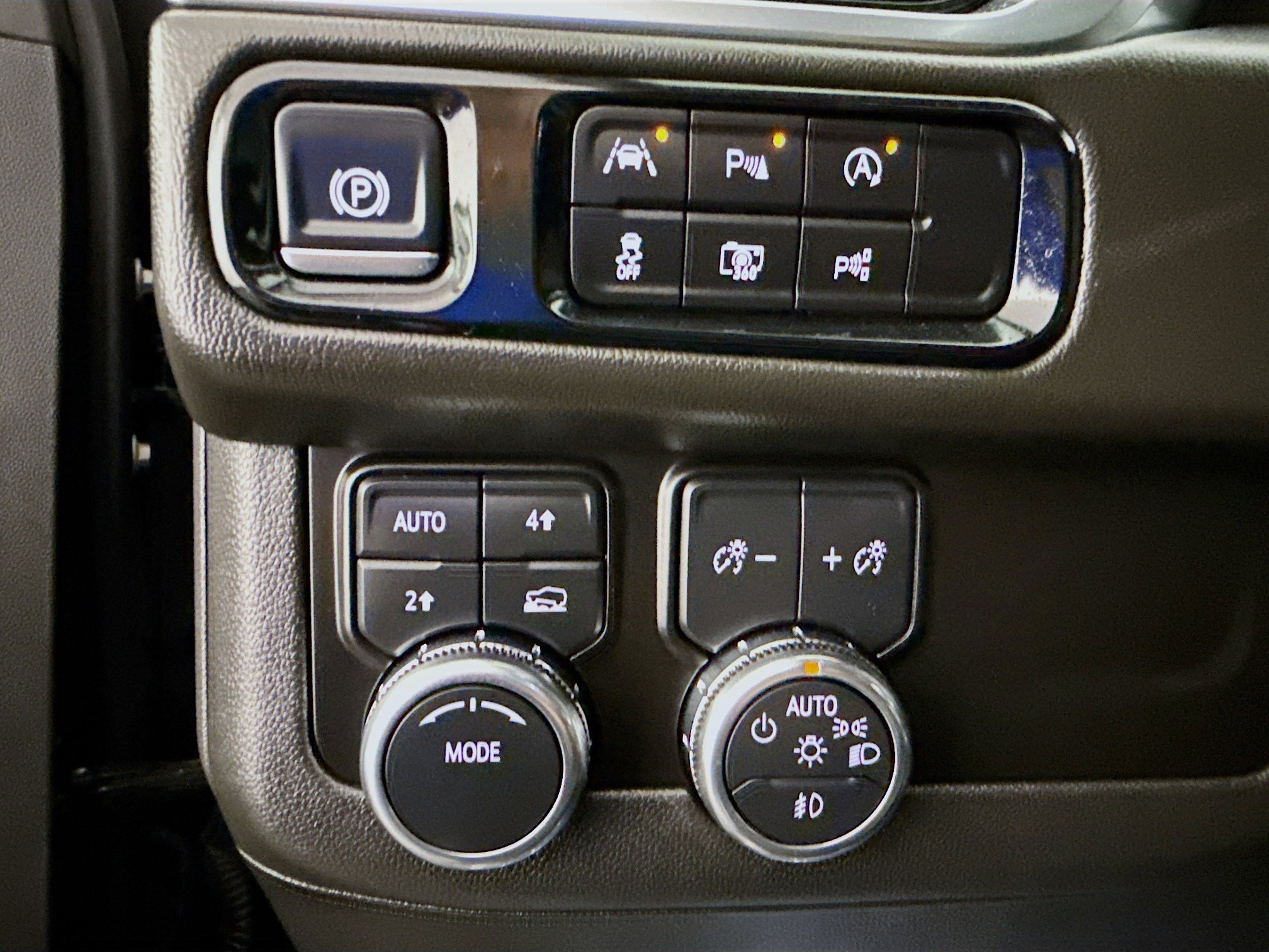 Used 2025 GMC Yukon Denali AWD/4WD image 45