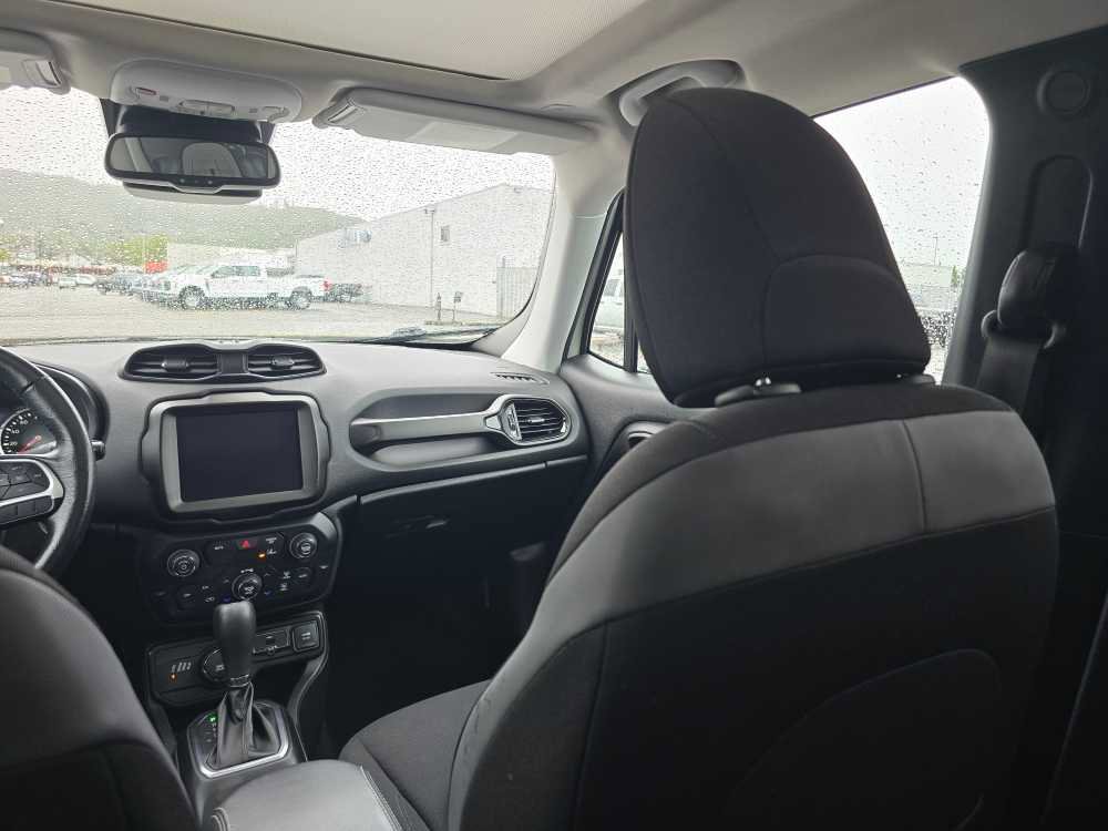 Used 2023 Jeep Renegade Altitude w/ Sun/Sound Group AWD/4WD image 14