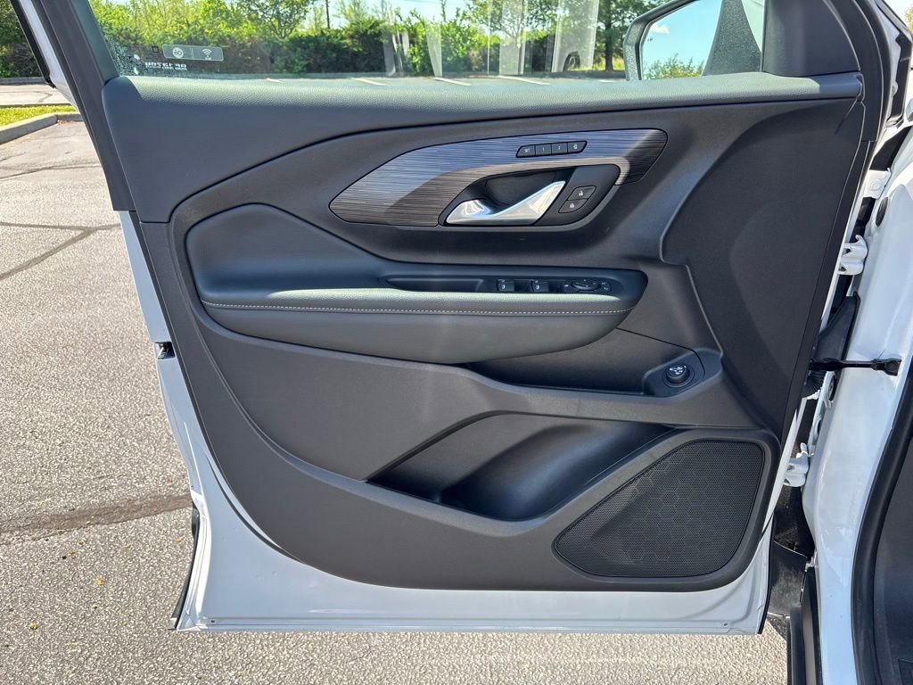 Used 2024 GMC Terrain SLT w/ LPO, Floor Liner Package AWD/4WD image 12