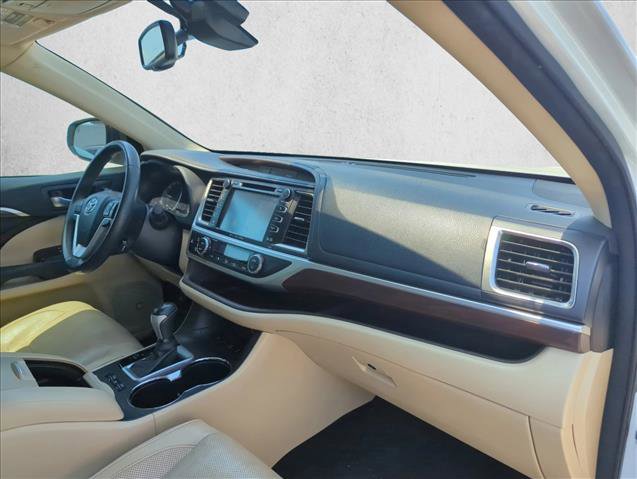 Used 2016 Toyota Highlander Limited Platinum AWD/4WD image 25