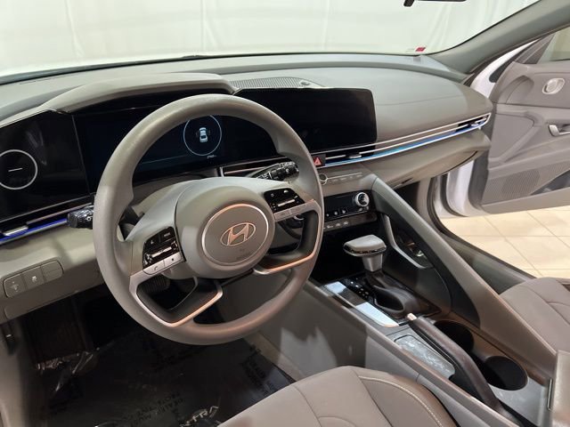 Used 2024 Hyundai Elantra SEL image 11