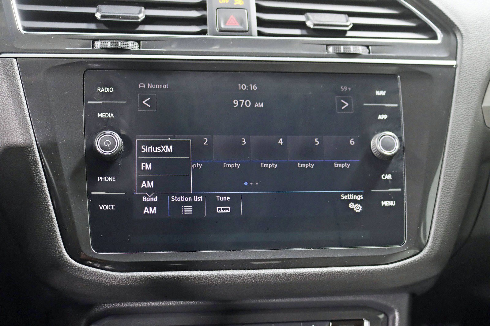 Used 2019 Volkswagen Tiguan SEL w/ 3rd Row Seat Package AWD/4WD image 19