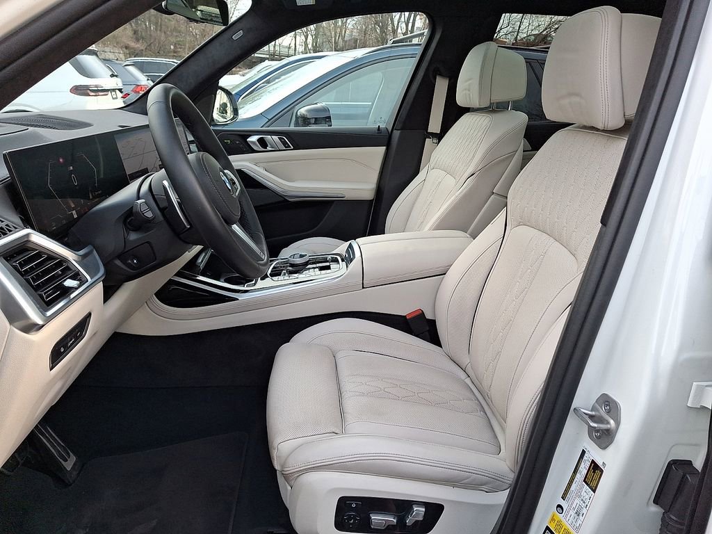 Certified 2024 BMW X7 xDrive40i w/ Executive Package image 10