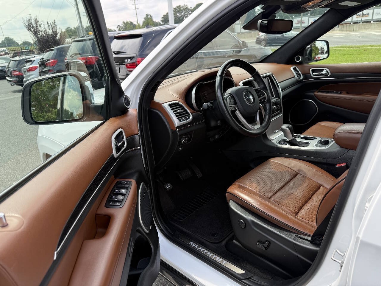 Used 2018 Jeep Grand Cherokee Summit AWD/4WD image 7