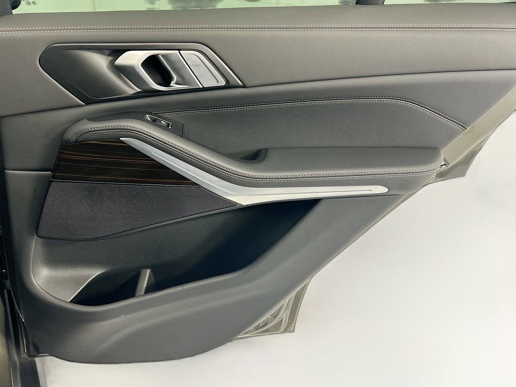 Certified 2025 BMW X5 xDrive40i w/ Parking Assistance Package AWD/4WD image 26