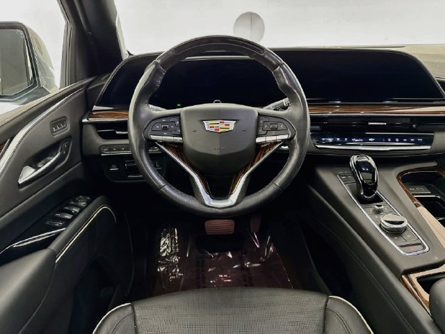 Used 2023 Cadillac Escalade Premium Luxury w/ Performance Package AWD/4WD image 23
